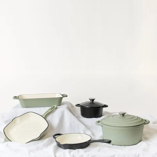 George Collective - Cast Iron Round Casserole 28cm - Matte Sage/Silver Lid — изображение 3