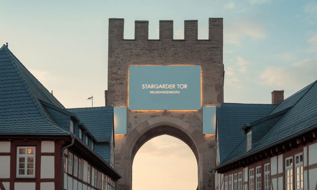 Neubrandenburg mittelalterliches Stadttor Stargarder Tor
